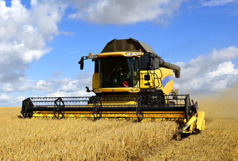 Combine Harvester: Unlocking Efficiency in Rice Harvesting
